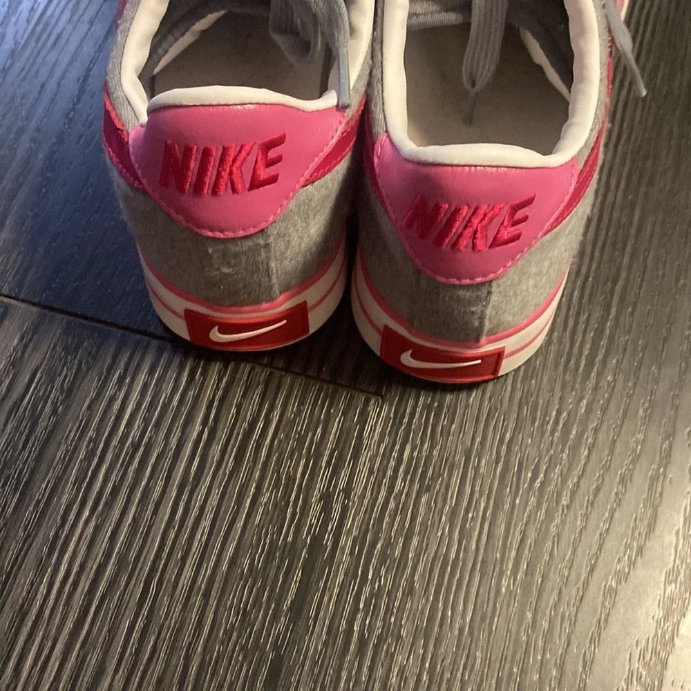 🍍 Nike Women's Gray and Pink Swoosh 🍍SIZE 10🍍H-3